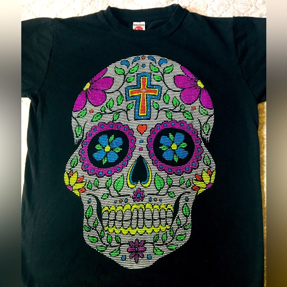 Medium Dia de los muertos t-shirt. Unisex